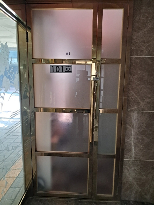 그린엠빌딩 1층 101호 출입구