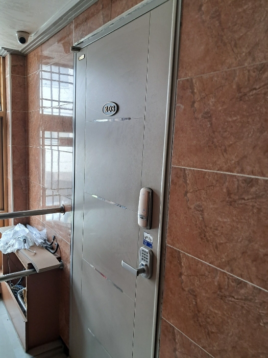 그린엠빌딩 2층 203호 출입구