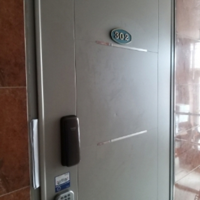 세대 출입문(302호)