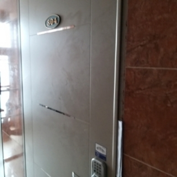 세대 출입문(304호)