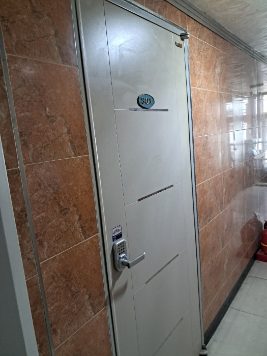 그린엠빌딩 3층 301호 출입구