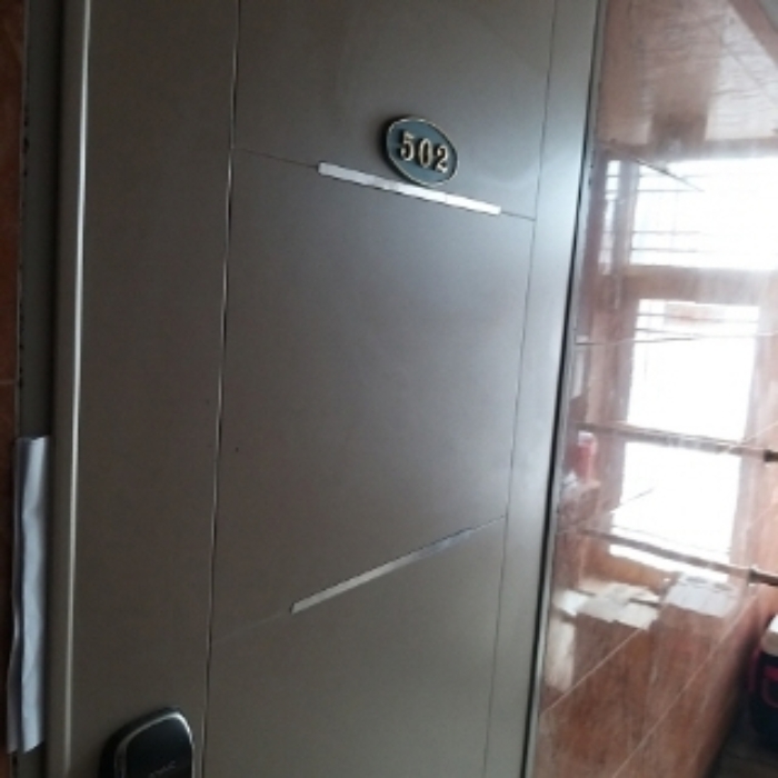 세대 출입문(502호)