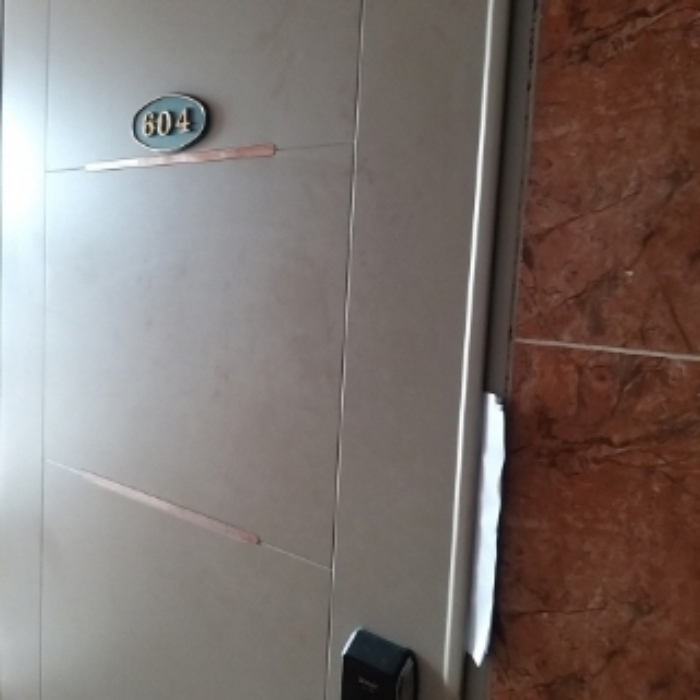 세대 출입문(604호)