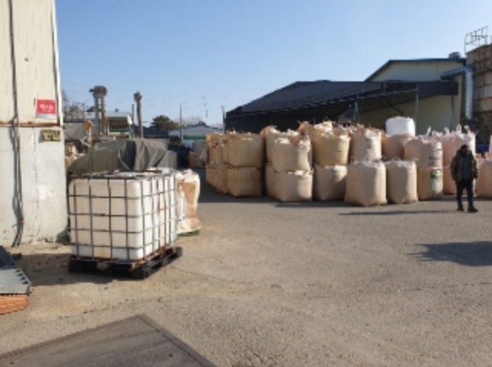 건물 앞 적치물 현황1