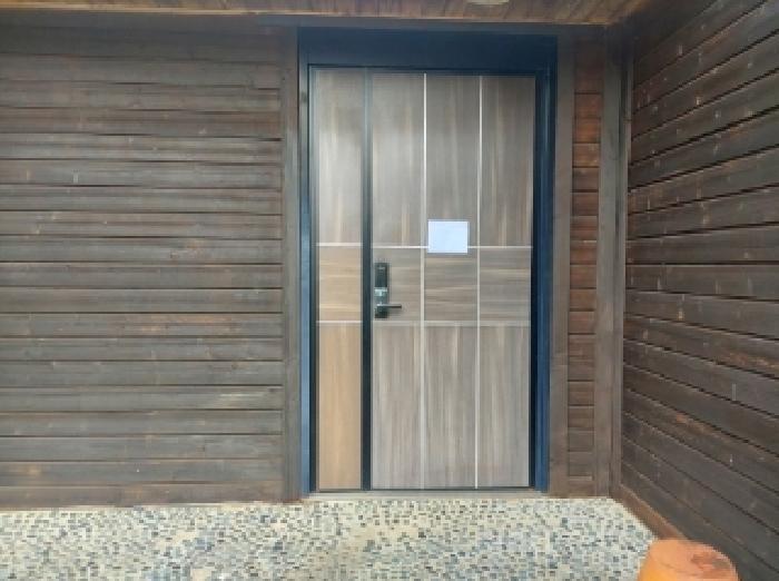 주택 출입문 전경