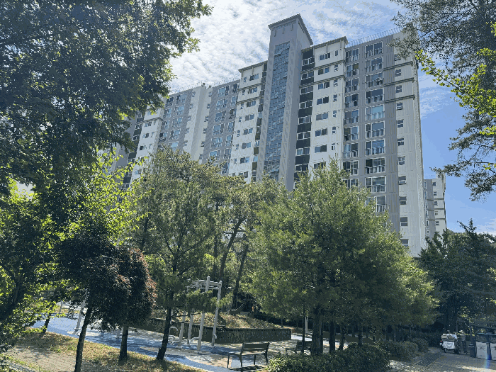 본건 1동의 건물(제102동) 전경