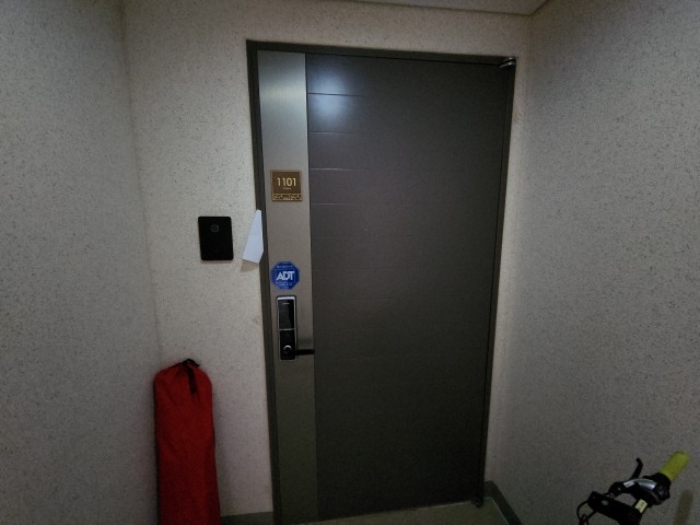 출입문 및 안내장