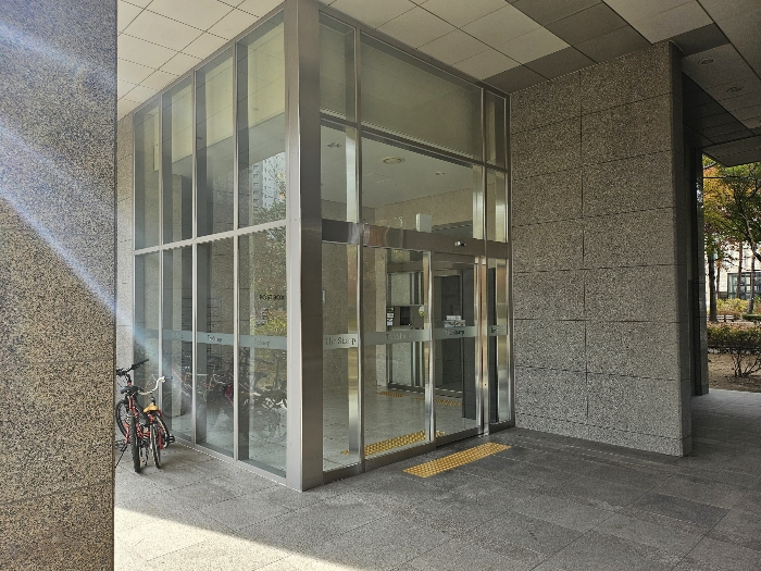 본건 주출입구 전경