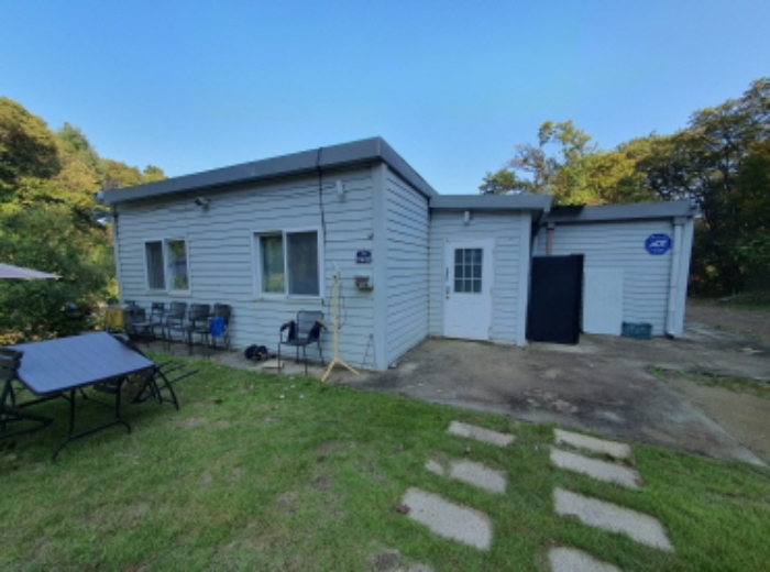 현장사진(토지: 영동리 400-2 부근 및 제시외 건물 전경)