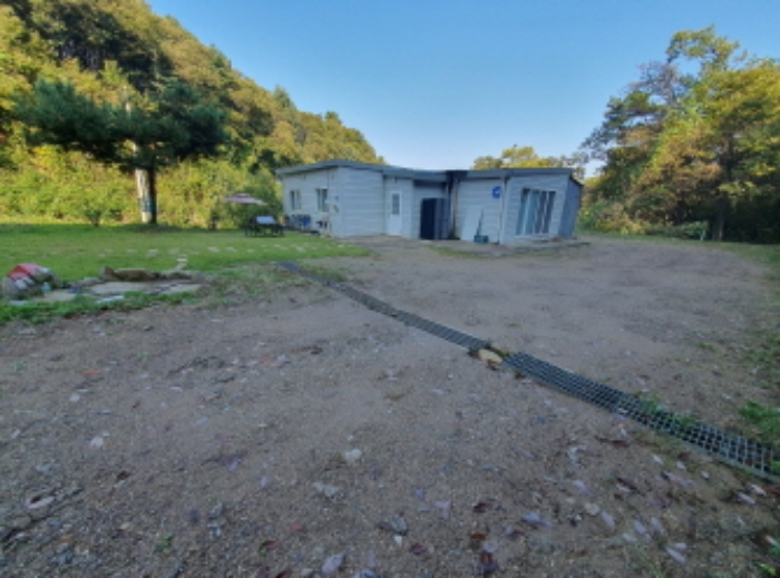 현장사진(토지: 영동리 400-2 부근 및 제시외 건물 전경)