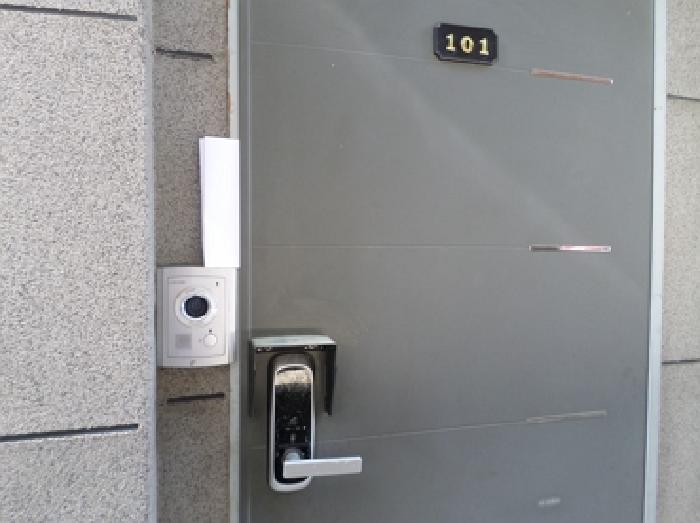 제시외 ㄱ(101호 현관문)