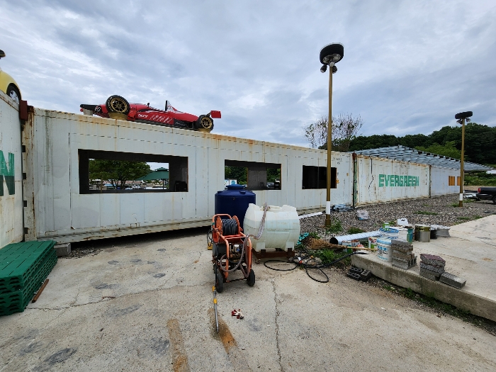 본건 소유자미상의 컨테이너형 다용도실