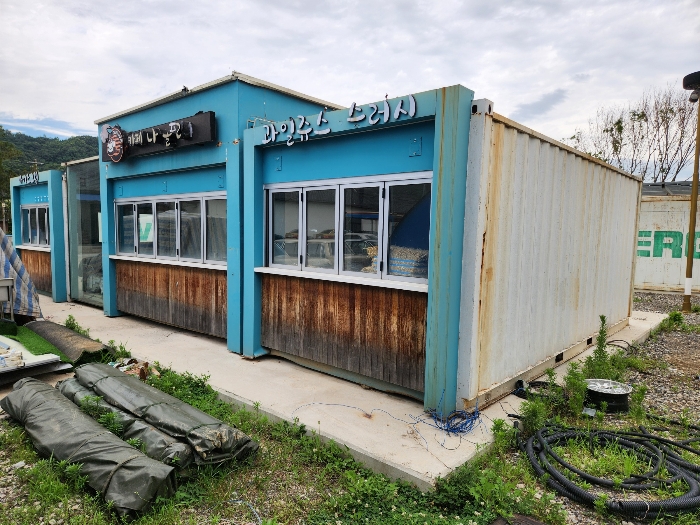 본건 소유자미상의 컨테이너형 다용도실