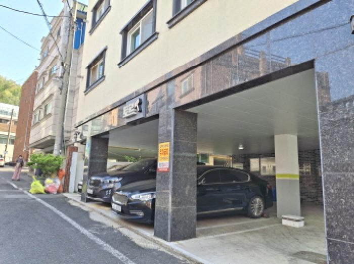 건물 앞쪽 모습