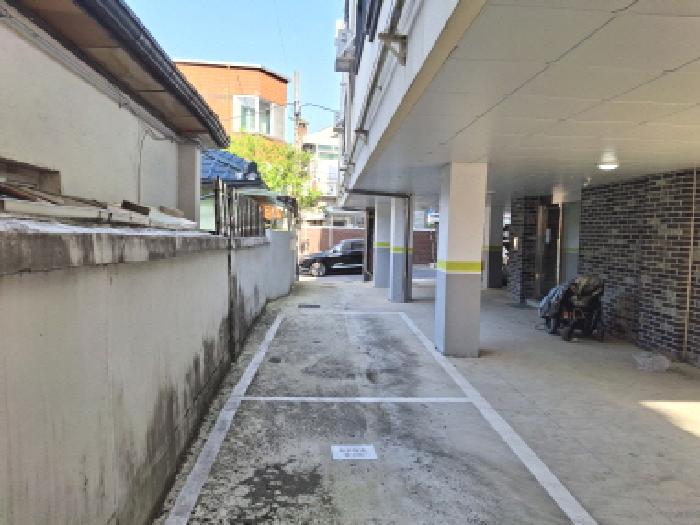 건물 우측 모습