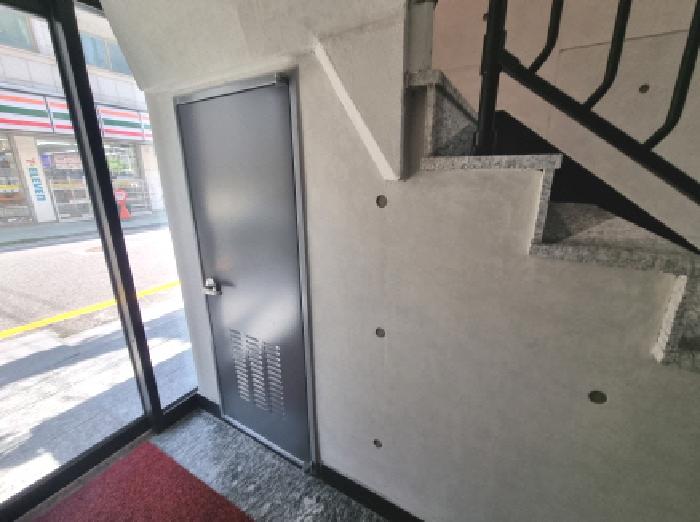 1층 제시외 계단실 모습