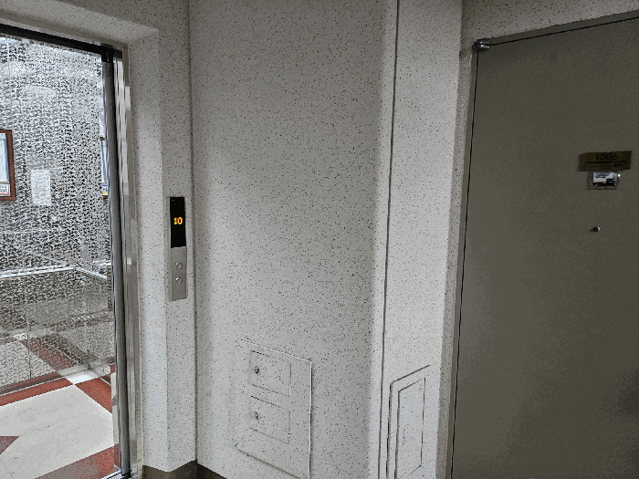 본 층 엘리베이터 주위환경