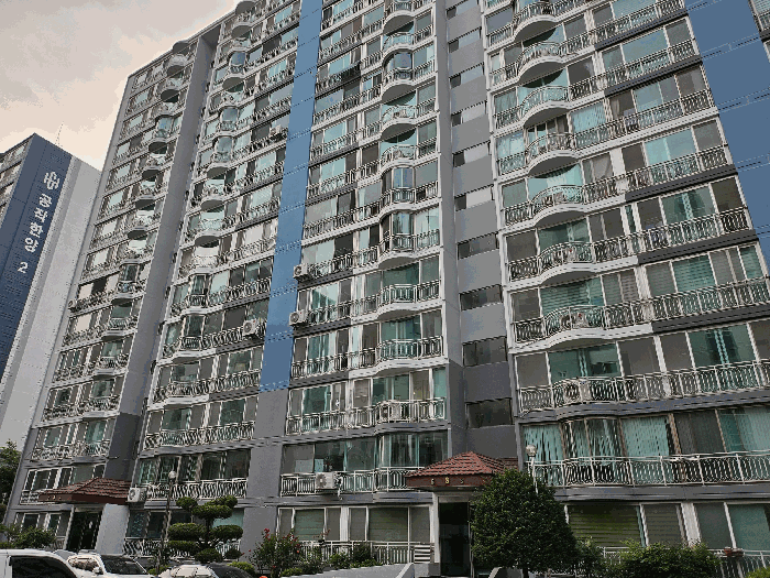 본 건 남동측 인근에서 촬영