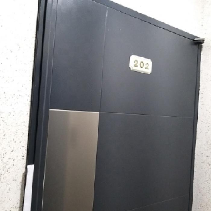 세대 출입문(202호)