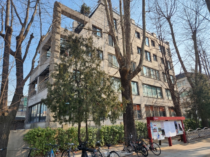 본건 소재 건물 전경