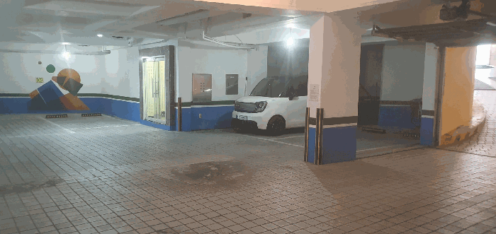 지하 주차장 내부