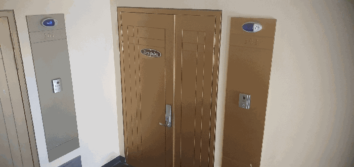 본건 302호 입구 및 외현관