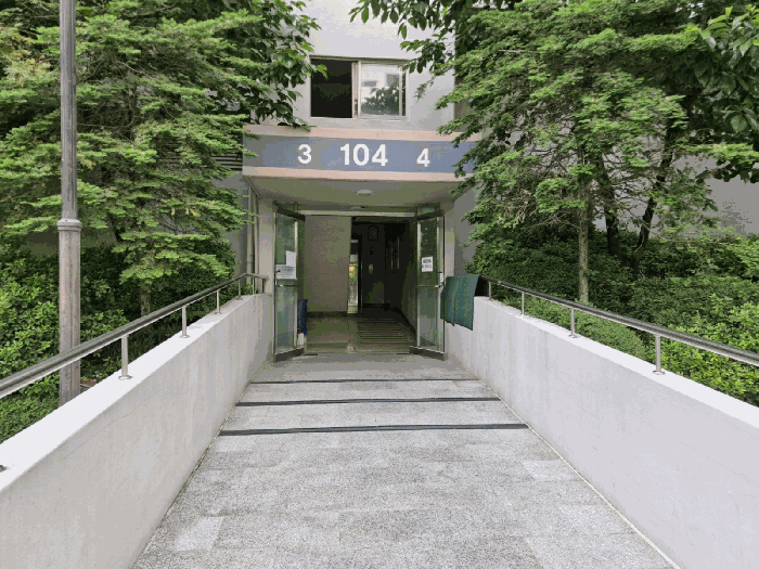 본건 공동출입문