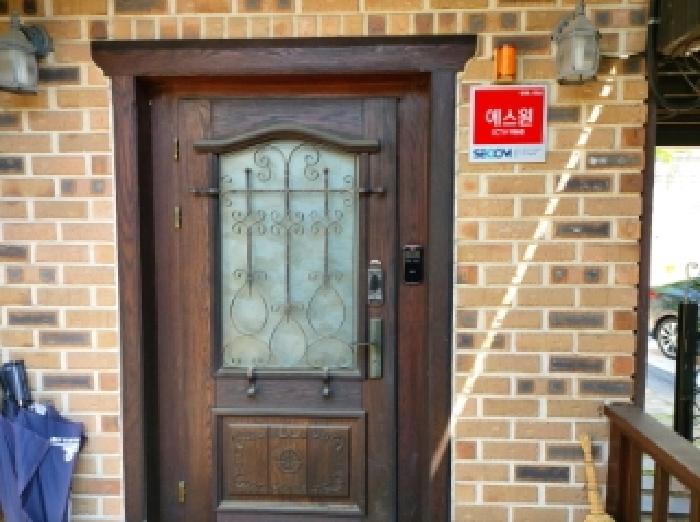 출입구 전경