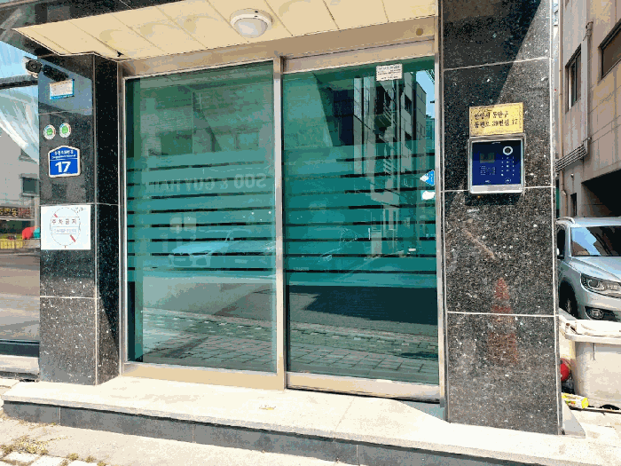 1층 공용출입구