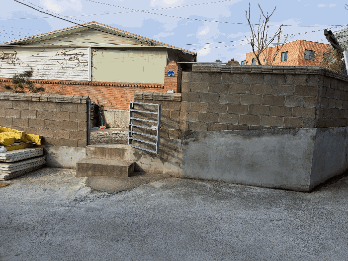 인접필지(50-25) 지상 담장 및 마당포장