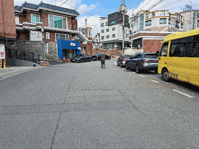 대상물건 남동측 도로