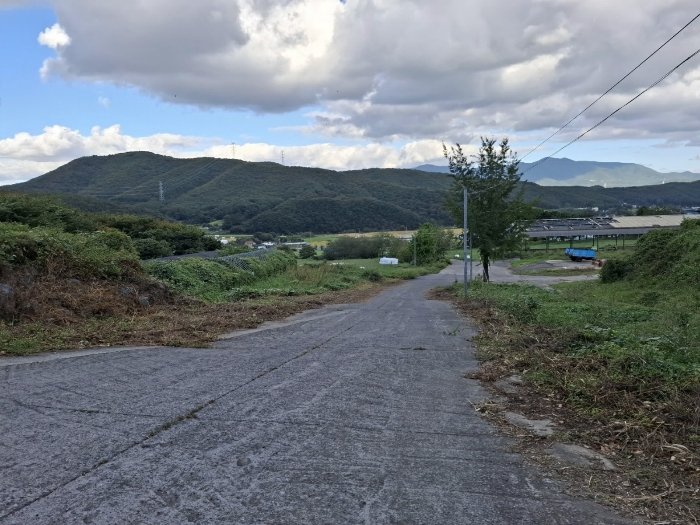 남서측에서 본 대상 및 주위 전경