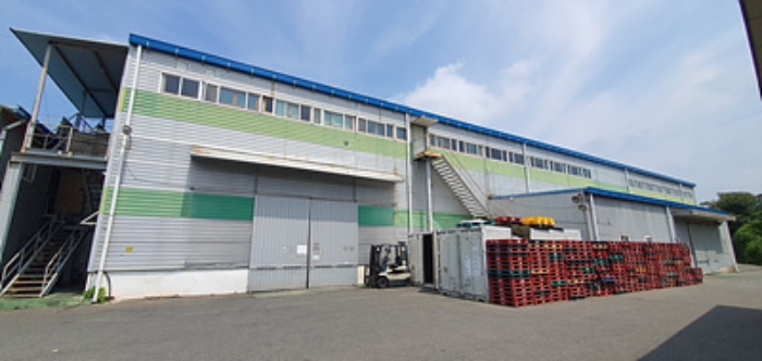 제시 건물(가동,나동) 및 제시외 건물(창고,공장일부)