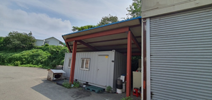 제시외 건물 - 창고 및 임차인 소유의 컨테이너 사무동