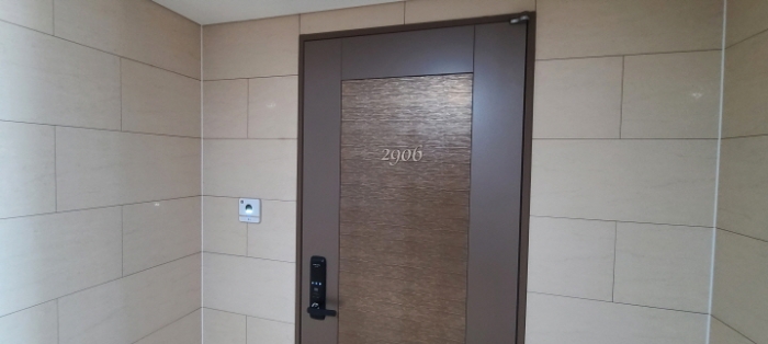 전유세대 출입문 전경