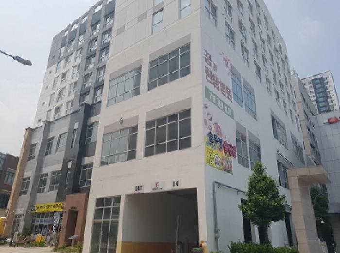건물 전경