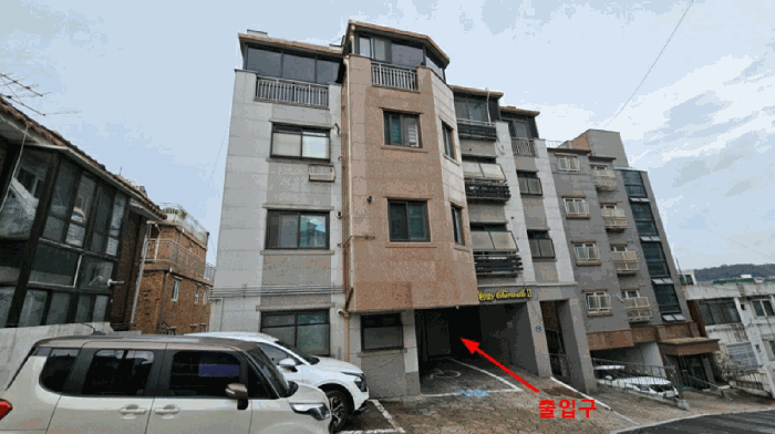 출입구 부분
