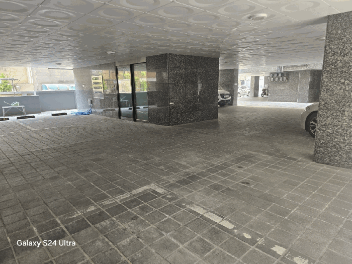 1층 주차장