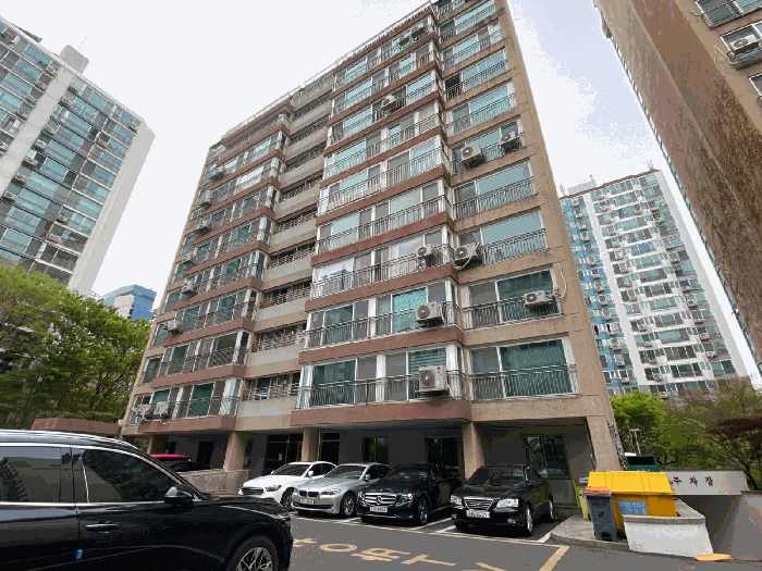 본건이 소재한 건물 전경