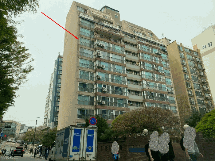 본건이 소재한 건물 전경