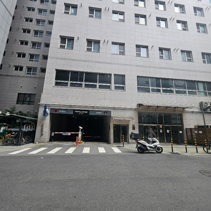 주차장 입구 및