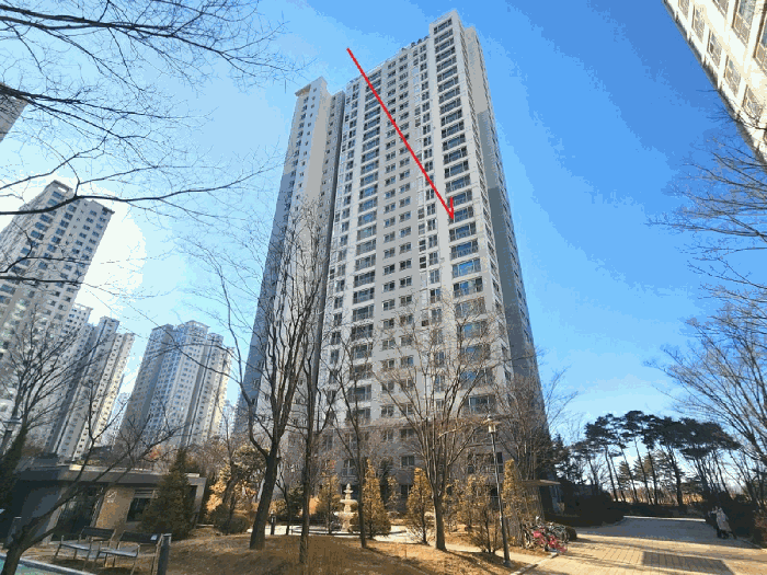 남동측에서 촬영