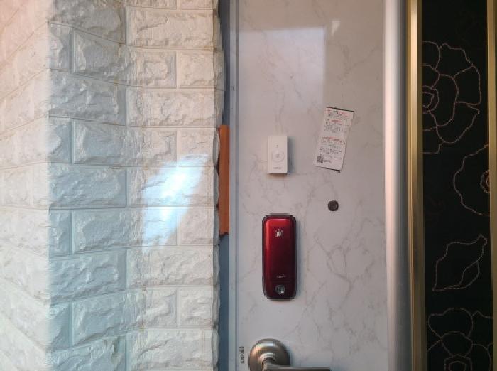 지층(B01) 출입문