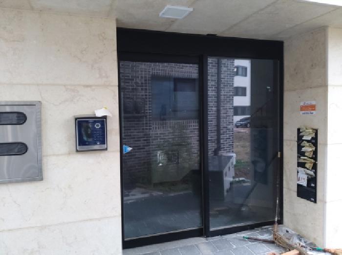 * 본건 목적물 전경(공동출입구)