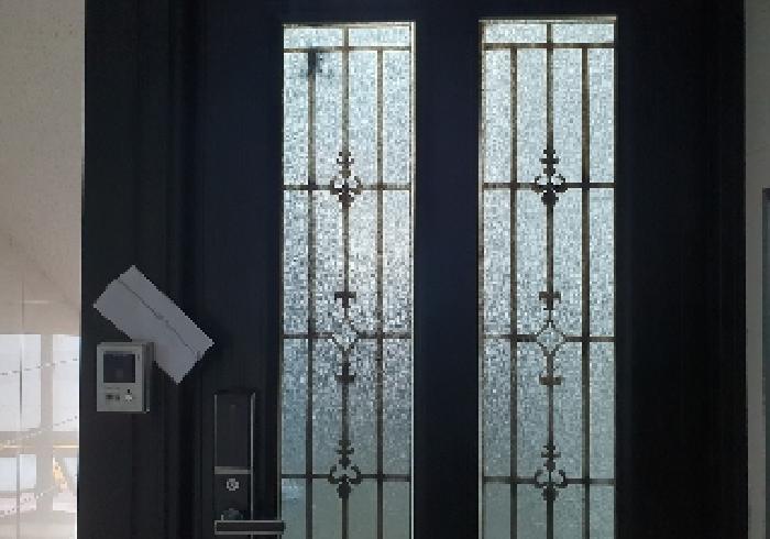 3층에 위치한 4층 출입문