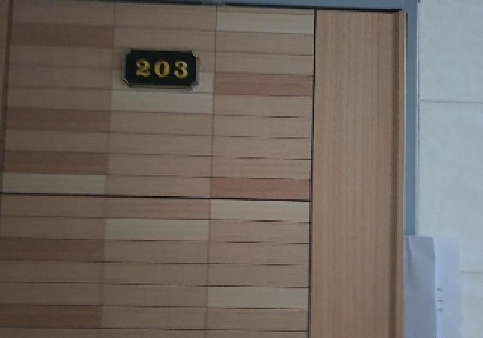 2층 203호 전유 부분 출입문