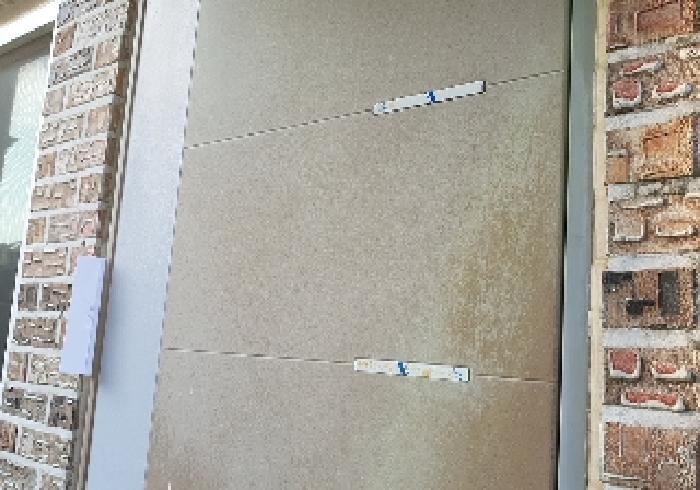 표시 목록 2번 건물의 1층 측면 출입구