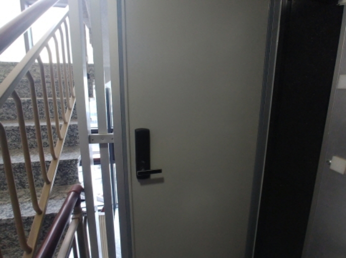 5층 계단 출입문(폐문)