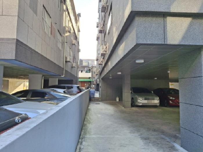 건물 우측 모습1