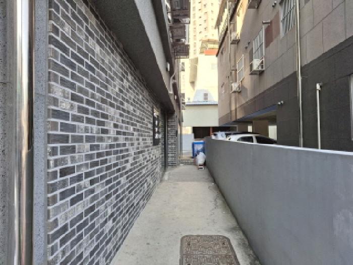 건물 우측 모습2